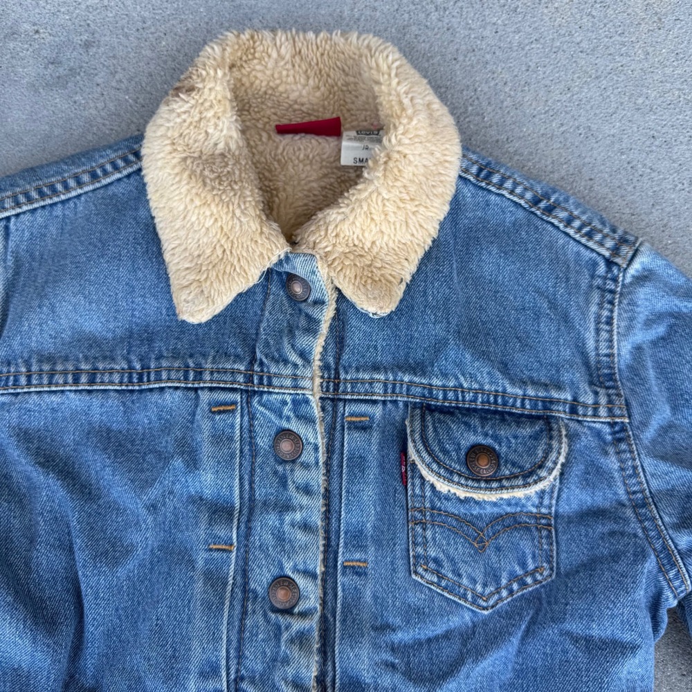 Levi's Kids Denim Sherpa Lined Trucker Jacket Medium Wash‎ Blue Junior Small - Picture 4 of 10